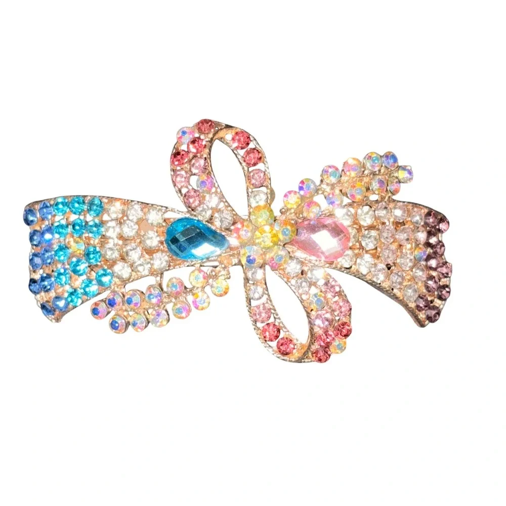Unbranded ornate bow